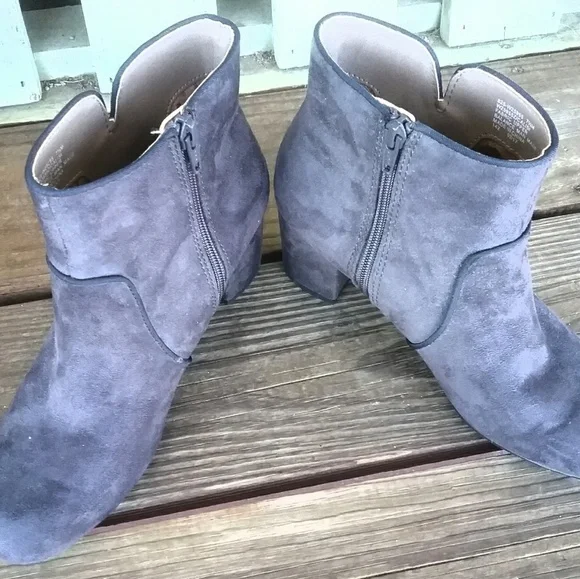 White Mountain Booties - Picture 5 of 6